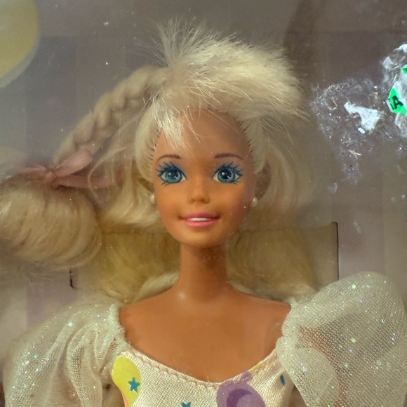 Birthday Barbie 1996 Doll &‎ Accessories Blonde New in Box - Picture 2 of 9